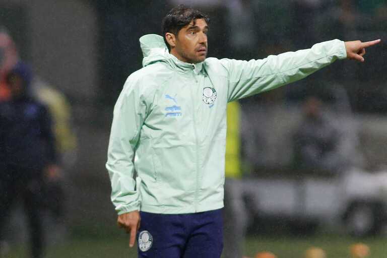 Abel Ferreira on the pitch with Palmeiras